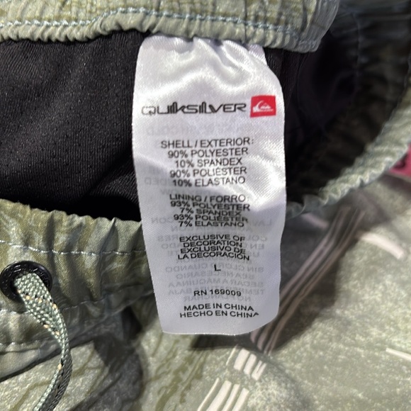 Quicksilver Board shorts,lined elastic waist,hip pockets,back velcro pocket,key - Picture 13 of 13
